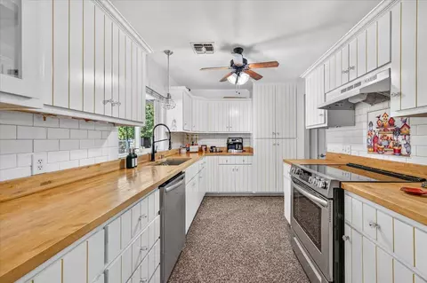 Kitchen - 12909 E Gettysburg Ave, Sanger, CA 93657 photo 3 of 6
