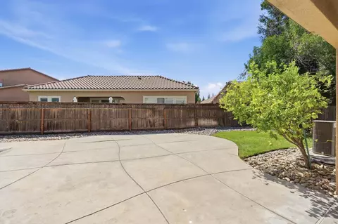 Exterior - 2603 E Powers Ave, Fresno, CA 93720 photo 6 of 11