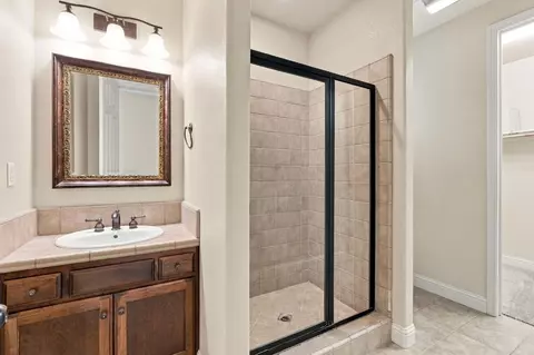 Bath - 2603 E Powers Ave, Fresno, CA 93720 photo 2 of 5