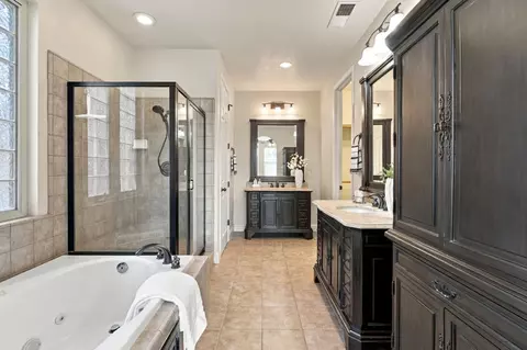 Bath - 2603 E Powers Ave, Fresno, CA 93720 photo 3 of 5