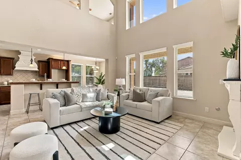 Living - 2603 E Powers Ave, Fresno, CA 93720 photo 2 of 3