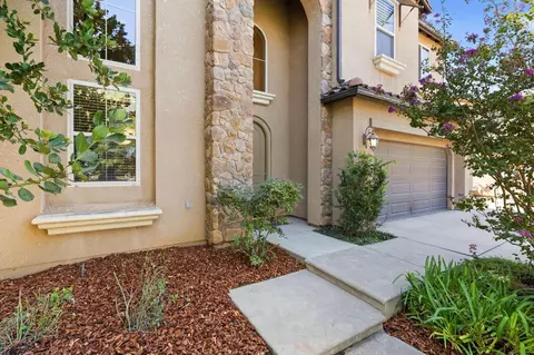 Exterior - 2603 E Powers Ave, Fresno, CA 93720 photo 5 of 11