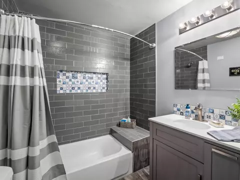 Bath - 3763 E Robinson Ave, Fresno, CA 93726 photo 1 of 3