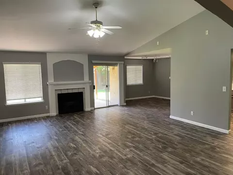 368 W Gibson Ave, Clovis, CA 93612 photo 2