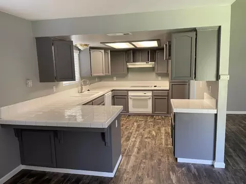 368 W Gibson Ave, Clovis, CA 93612 photo 4