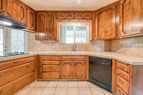 Kitchen - 10763 E Ashlan Ave, Sanger, CA 93657 photo 3 of 5