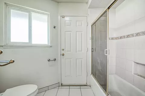 Bath - 10763 E Ashlan Ave, Sanger, CA 93657 photo 1 of 5