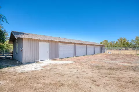 Exterior - 10763 E Ashlan Ave, Sanger, CA 93657 photo 9 of 19