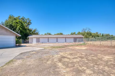Exterior - 10763 E Ashlan Ave, Sanger, CA 93657 photo 5 of 19