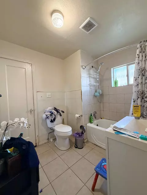 Bath - 605 E Stanislaus St, Avenal, CA 93204 photo 4 of 4