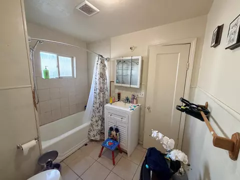 Bath - 605 E Stanislaus St, Avenal, CA 93204 photo 3 of 4