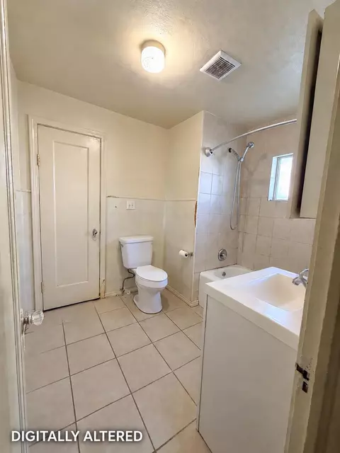Bath - 605 E Stanislaus St, Avenal, CA 93204 photo 2 of 4