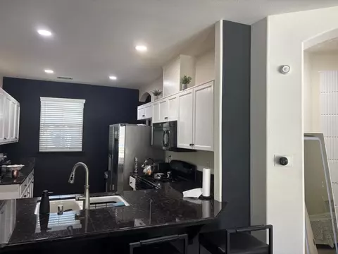 Kitchen - 976 Heather Ave, Dinuba, CA 93618 photo 4 of 4