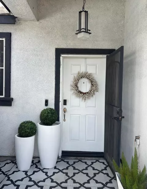 Entry Way - 976 Heather Ave, Dinuba, CA 93618 photo 1 of 2