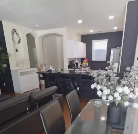 Entry Way - 976 Heather Ave, Dinuba, CA 93618 photo 2 of 2