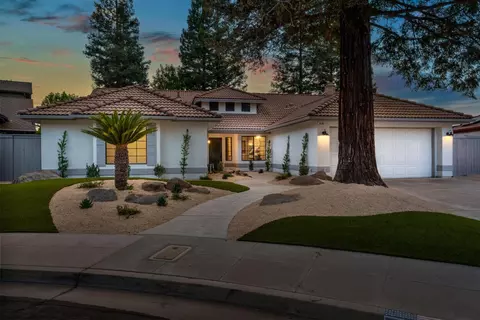 838 E Catalina Cir, Fresno, CA 93730