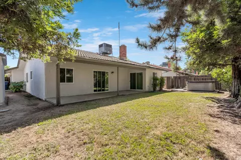 Exterior - 94 N Baron, Clovis, CA 93612 photo 8 of 10