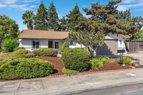 Exterior - 94 N Baron, Clovis, CA 93612 photo 3 of 10