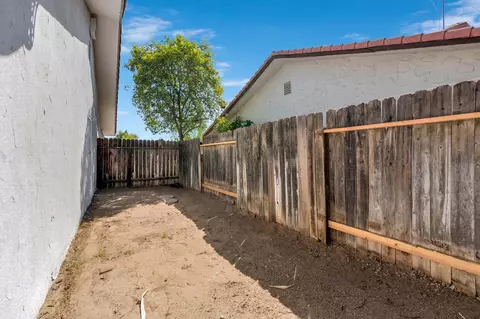 Exterior - 94 N Baron, Clovis, CA 93612 photo 6 of 10