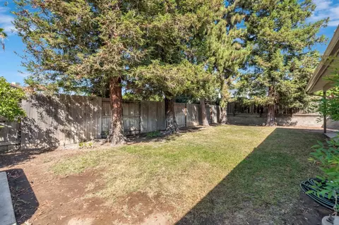 Exterior - 94 N Baron, Clovis, CA 93612 photo 7 of 10