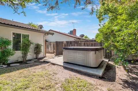 Exterior - 94 N Baron, Clovis, CA 93612 photo 5 of 10