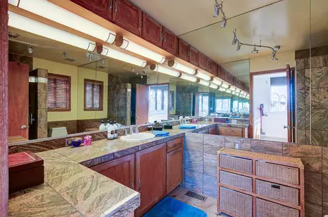 Bath - 21197 Tollhouse Rd, Clovis, CA 93619 photo 2 of 2