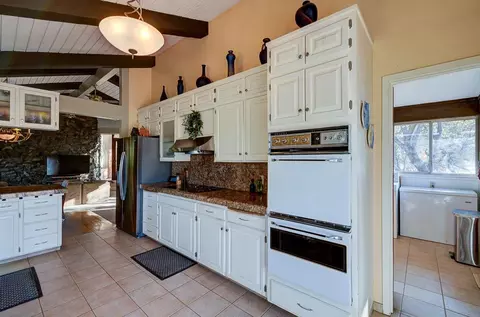 Kitchen - 21197 Tollhouse Rd, Clovis, CA 93619 photo 3 of 4