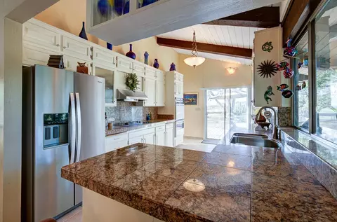 Kitchen - 21197 Tollhouse Rd, Clovis, CA 93619 photo 2 of 4