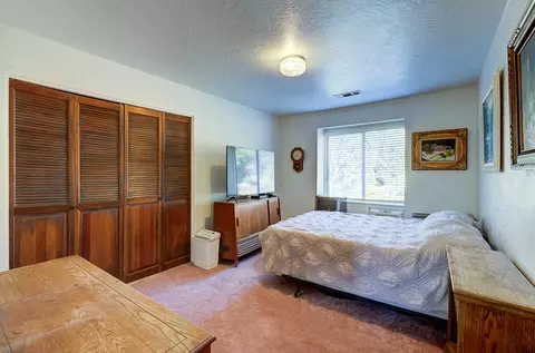 Bedroom - 21197 Tollhouse Rd, Clovis, CA 93619 photo 4 of 6