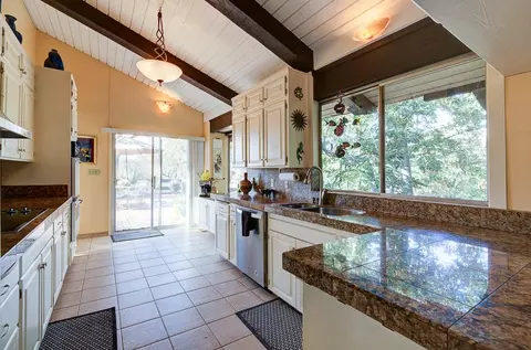 Kitchen - 21197 Tollhouse Rd, Clovis, CA 93619 photo 1 of 4