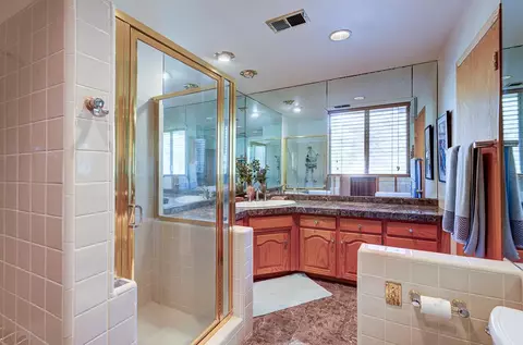 Bath - 21197 Tollhouse Rd, Clovis, CA 93619 photo 1 of 2