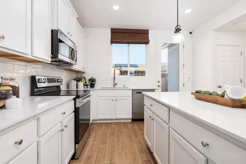 6752 E Cresthaven Dr, Fresno, CA 93727 photo 12