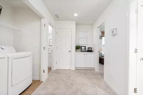 Entry Way - 6656 E Cresthaven Dr, Fresno, CA 93727 photo 7 of 8