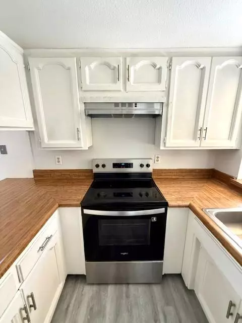 Kitchen - 2807 E Norman, Visalia, CA 93292 photo 5 of 8