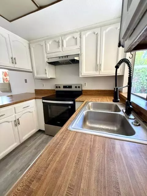 Kitchen - 2807 E Norman, Visalia, CA 93292 photo 4 of 8