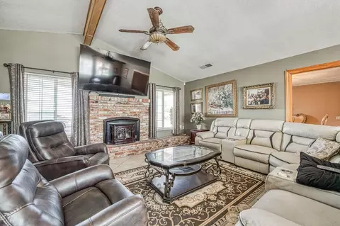 Living - 34786 Avenue 15, Madera, CA 93636 photo 1 of 2