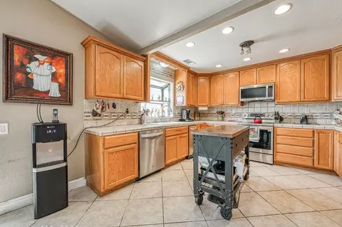 Kitchen - 34786 Avenue 15, Madera, CA 93636 photo 1 of 1