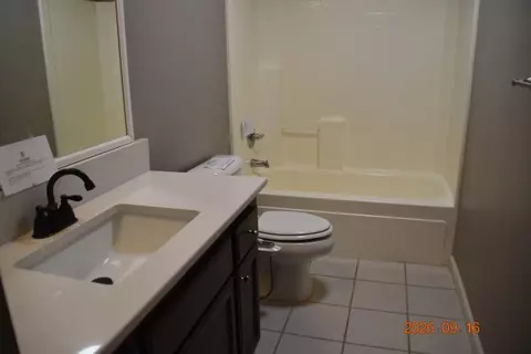 Bath - 3965 E Marcus Ave, Friant, CA 93626 photo 1 of 2