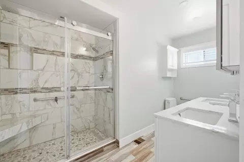 Bath - 2111 Stillman St, Selma, CA 93662 photo 1 of 6