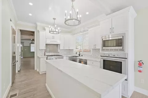 Kitchen - 2111 Stillman St, Selma, CA 93662 photo 2 of 6