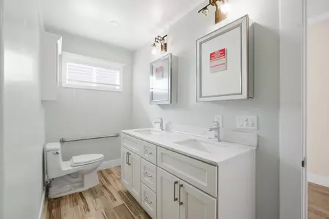 Bath - 2111 Stillman St, Selma, CA 93662 photo 2 of 6