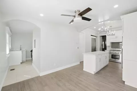 Entry Way - 2111 Stillman St, Selma, CA 93662 photo 1 of 4