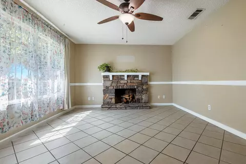 Living - 1301 Kennedy, Madera, CA 93638 photo 2 of 6