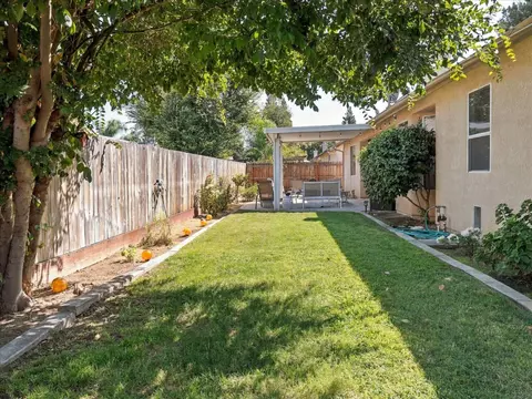 Exterior - 1883 Rialto Ct, Clovis, CA 93611 photo 2 of 2