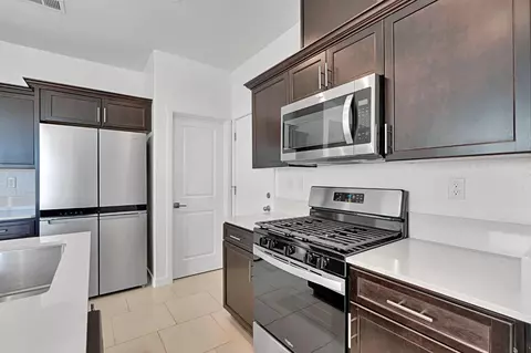 Kitchen - 310 Talus Way S, Madera, CA 93636 photo 6 of 6