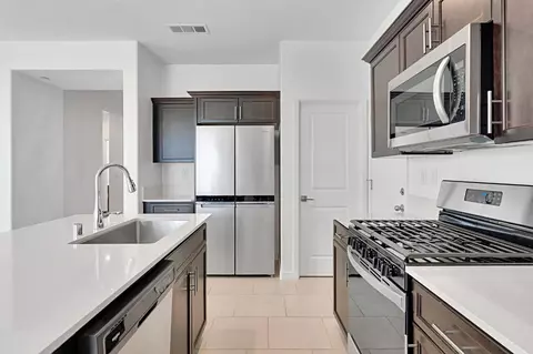 Kitchen - 310 Talus Way S, Madera, CA 93636 photo 5 of 6