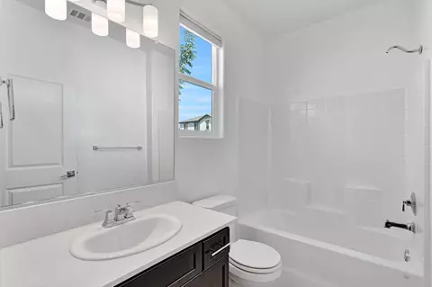 Bath - 310 Talus Way S, Madera, CA 93636 photo 1 of 2