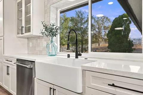 Kitchen - 26882 Road 400, Madera, CA 93636 photo 6 of 6