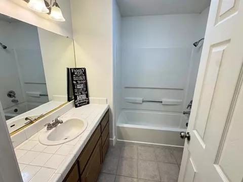 Bath - 14498 W G St, Kerman, CA 93630 photo 1 of 3