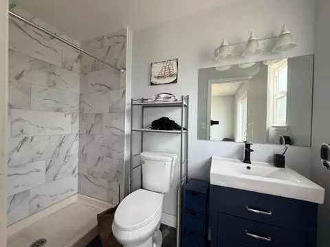 Bath - 959 Harvard Ave, Clovis, CA 93612 photo 1 of 2